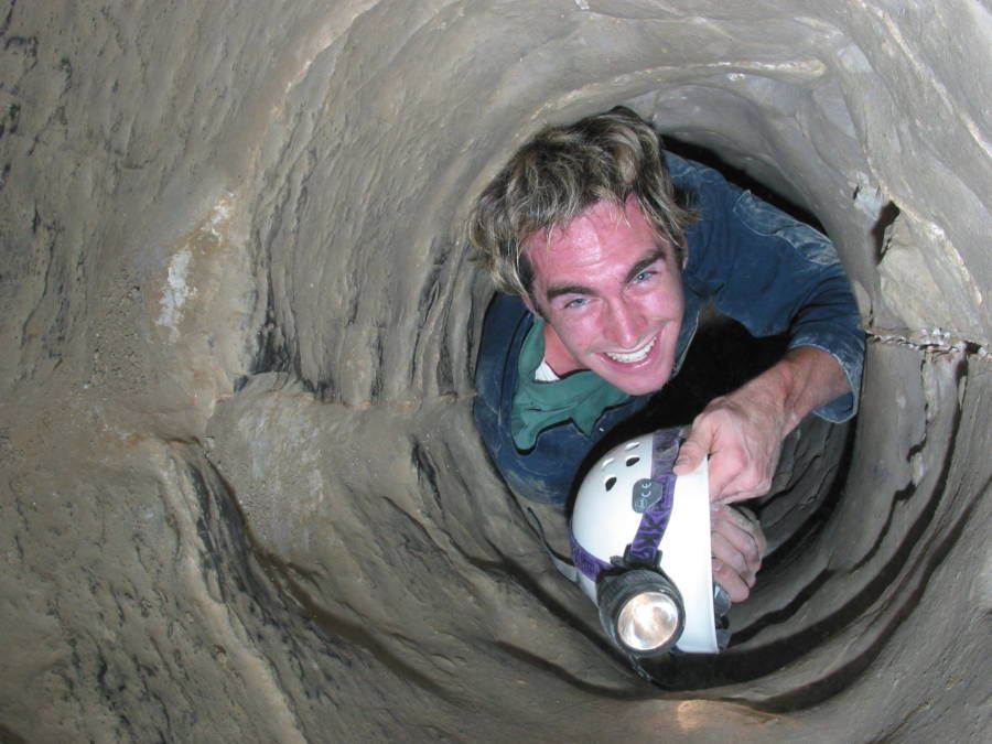 Ловушка для разведчика в пещере с ореховой замазкой